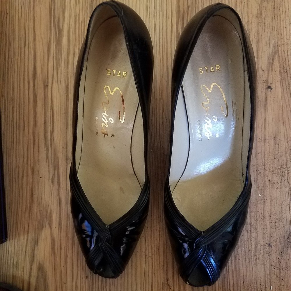 Erin blk patent heels